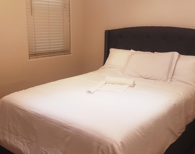 7357 W Valencia Drive - Photo Thumbnail 8