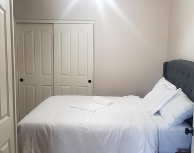 7357 W Valencia Drive - Photo Thumbnail 5