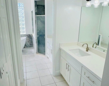 1196 Hatteras Circle - Photo Thumbnail 6