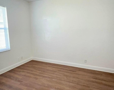 1196 Hatteras Circle - Photo Thumbnail 9
