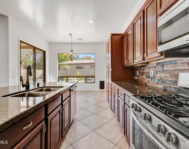 35513 N 31st Drive - Photo Thumbnail 8