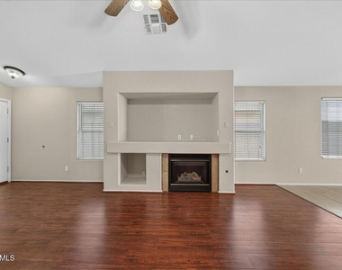 20270 N 82nd Lane - Photo Thumbnail 3