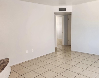 6701 N 27th Avenue - Photo Thumbnail 2