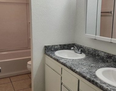 6701 N 27th Avenue - Photo Thumbnail 5