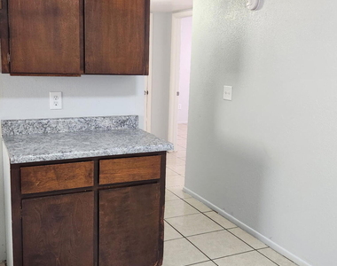 6701 N 27th Avenue - Photo Thumbnail 1