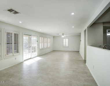 5141 E Mark Lane - Photo Thumbnail 3