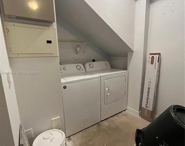 2492 Centergate Drive - Photo Thumbnail 7