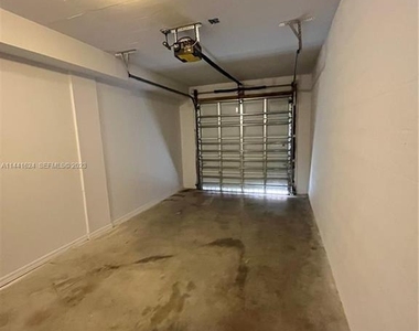2492 Centergate Drive - Photo Thumbnail 4