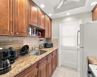 1117 Lake Terrace - Photo Thumbnail 4