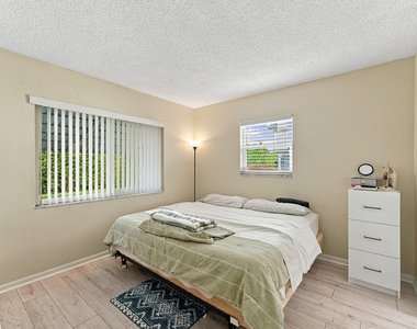 1117 Lake Terrace - Photo Thumbnail 6