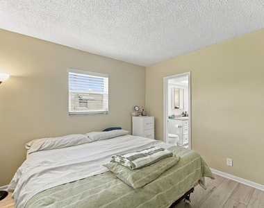 1117 Lake Terrace - Photo Thumbnail 7