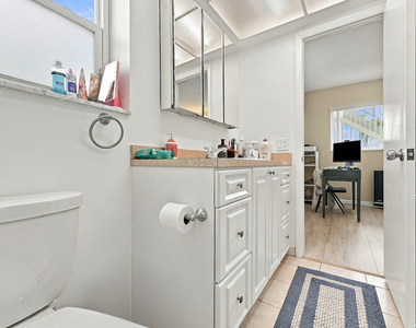 1117 Lake Terrace - Photo Thumbnail 9