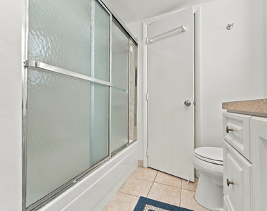 1117 Lake Terrace - Photo Thumbnail 8