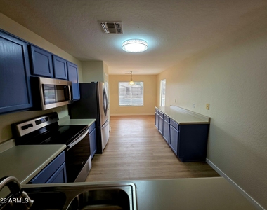 43921 W Sagebrush Trail - Photo Thumbnail 3
