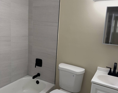 1407 Ne 5th Terrace - Photo Thumbnail 3