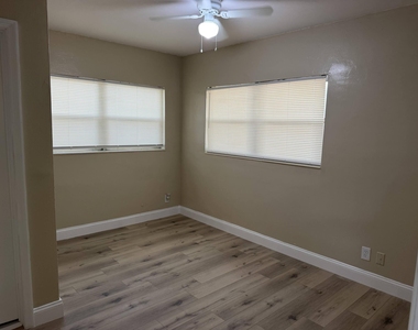 1407 Ne 5th Terrace - Photo Thumbnail 7