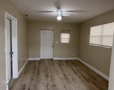 1407 Ne 5th Terrace - Photo Thumbnail 6