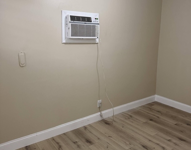 1407 Ne 5th Terrace - Photo Thumbnail 4