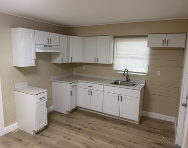 1409 Ne 5th Terrace - Photo Thumbnail 6
