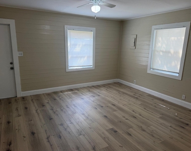 1409 Ne 5th Terrace - Photo Thumbnail 9