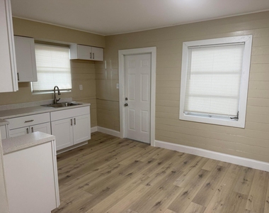1409 Ne 5th Terrace - Photo Thumbnail 10