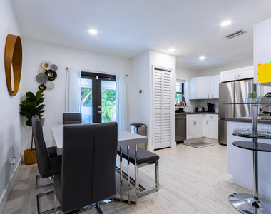 4300 Sw 5th Terrace - Photo Thumbnail 6