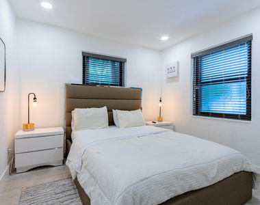 4300 Sw 5th Terrace - Photo Thumbnail 22