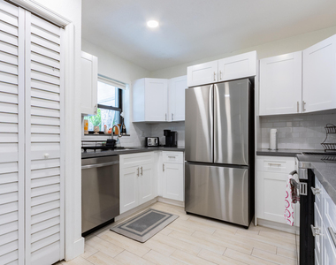 4300 Sw 5th Terrace - Photo Thumbnail 11