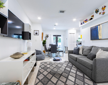 4300 Sw 5th Terrace - Photo Thumbnail 4