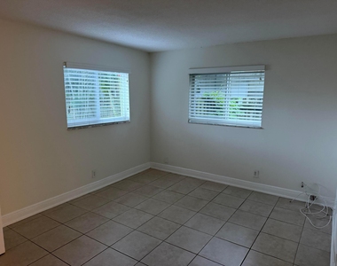 1151 Ne 16th Court - Photo Thumbnail 2