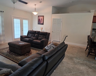 5838 Nw Gillespie Avenue - Photo Thumbnail 12