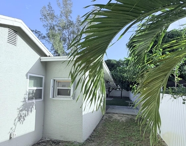 4554 Sunset Lane - Photo Thumbnail 5