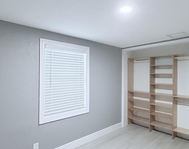 4554 Sunset Lane - Photo Thumbnail 16