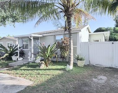 4554 Sunset Lane - Photo Thumbnail 4