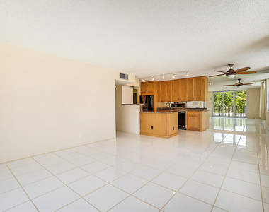 2121 N Ocean Boulevard - Photo Thumbnail 10