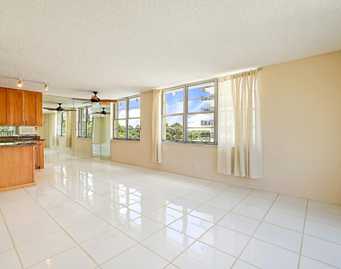 2121 N Ocean Boulevard - Photo Thumbnail 9