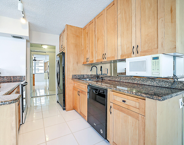 2121 N Ocean Boulevard - Photo Thumbnail 13