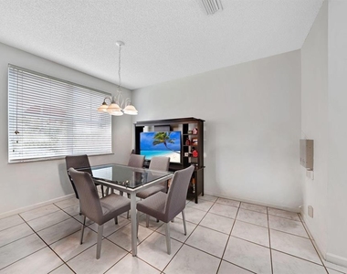 1457 Banyan Way - Photo Thumbnail 9