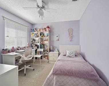 1457 Banyan Way - Photo Thumbnail 32
