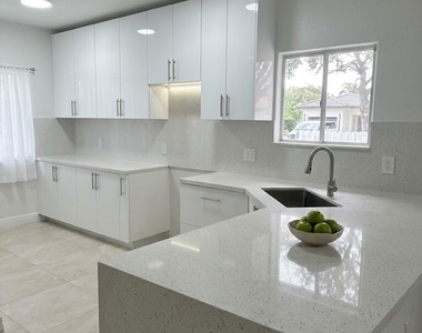 16307 Nw 91st Avenue - Photo Thumbnail 2