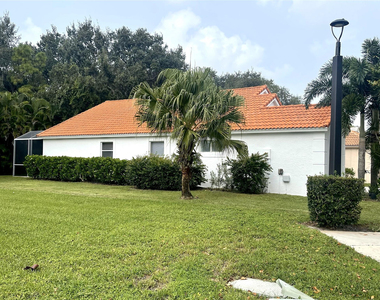 1713 Carriage Brooke Drive - Photo Thumbnail 2
