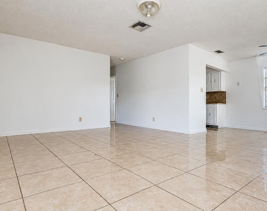 3970 Nw 31st Terrace - Photo Thumbnail 2