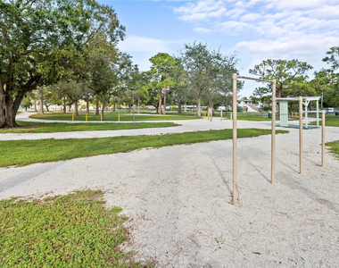 410 Ne 36th Street - Photo Thumbnail 25