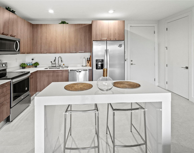 410 Ne 36th Street - Photo Thumbnail 16
