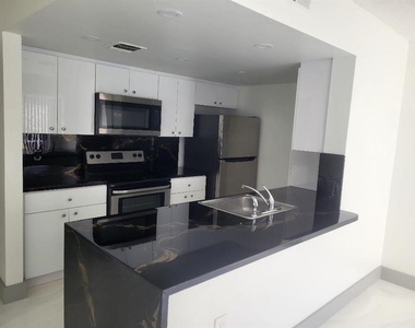 3208 Coral Lake Lane - Photo Thumbnail 5