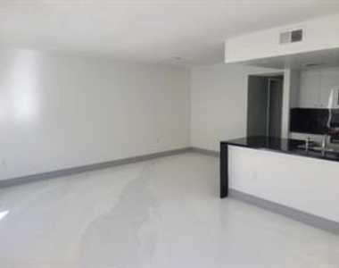 3208 Coral Lake Lane - Photo Thumbnail 6