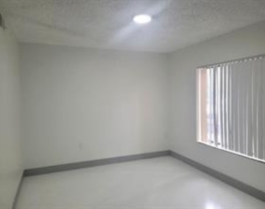 3208 Coral Lake Lane - Photo Thumbnail 9