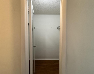 2771 Riverside Drive - Photo Thumbnail 5