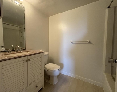 2771 Riverside Drive - Photo Thumbnail 6