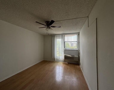 2771 Riverside Drive - Photo Thumbnail 3